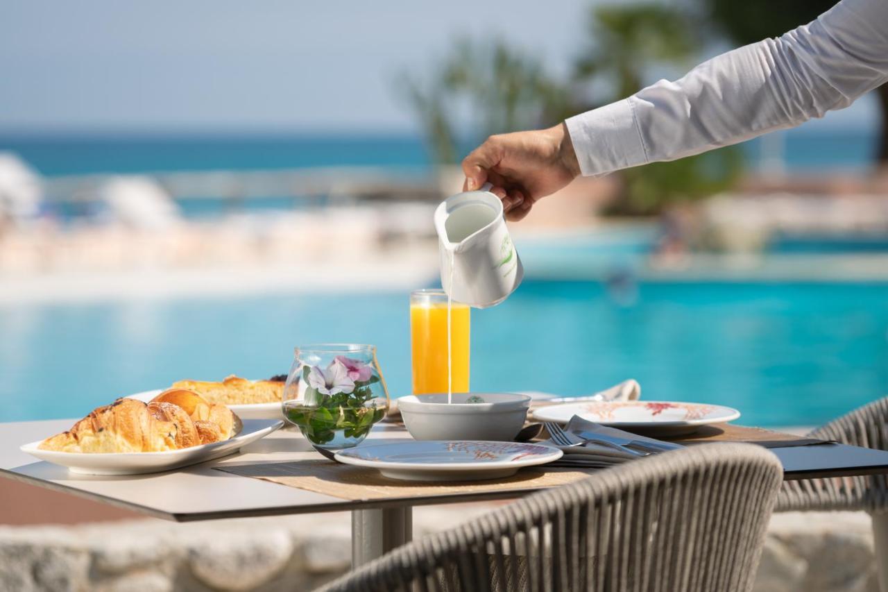 Hotel Villaggio Cala Di Volpe Capo Vaticano Eksteriør bilde