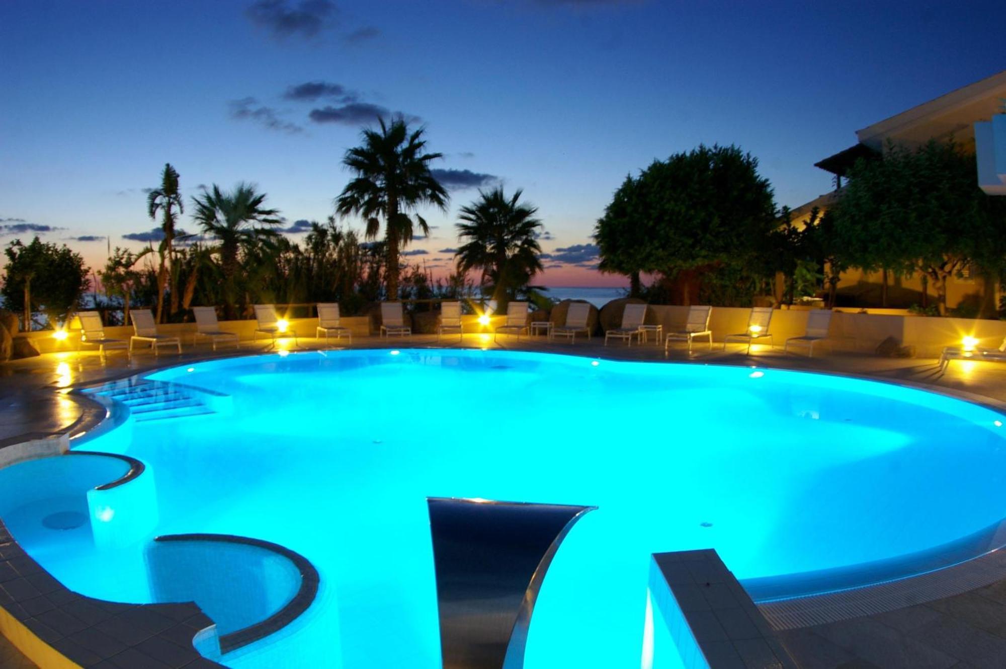 Hotel Villaggio Cala Di Volpe Capo Vaticano Eksteriør bilde