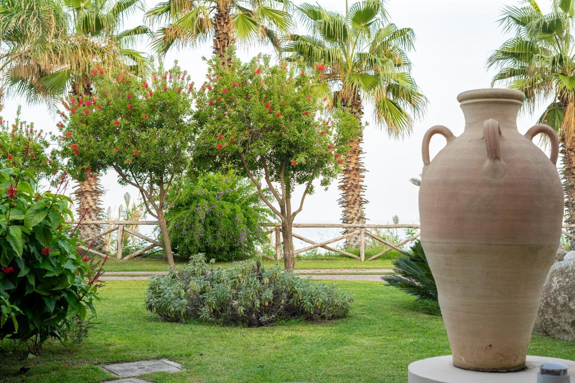 Hotel Villaggio Cala Di Volpe Capo Vaticano Eksteriør bilde