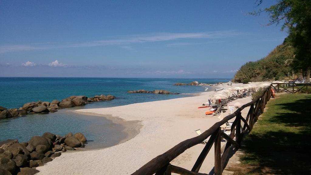 Hotel Villaggio Cala Di Volpe Capo Vaticano Eksteriør bilde