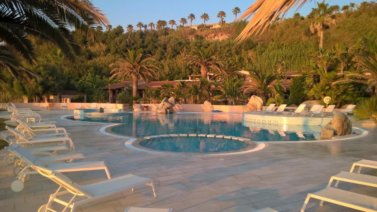 Hotel Villaggio Cala Di Volpe Capo Vaticano Eksteriør bilde