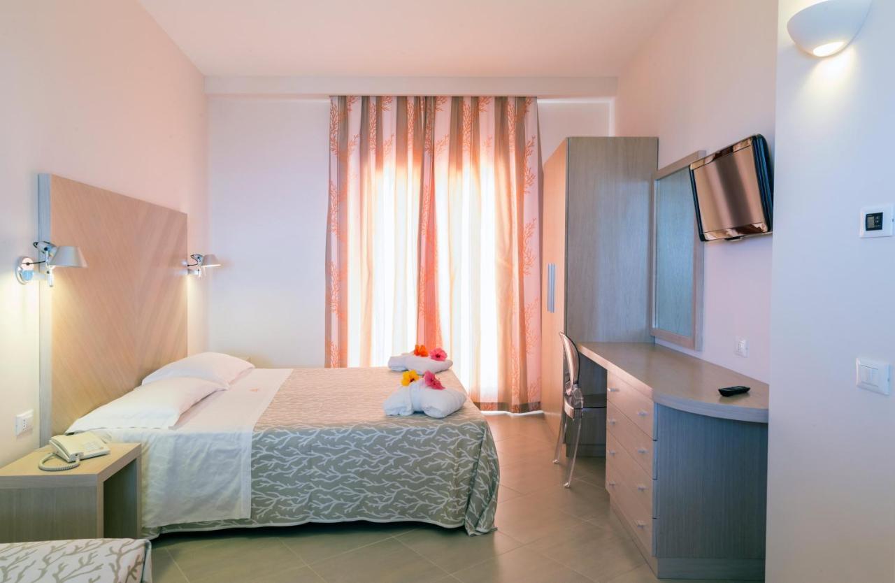 Hotel Villaggio Cala Di Volpe Capo Vaticano Eksteriør bilde
